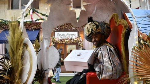 El Mago Chalupa cata su propio roscón en la Sandra Romero Patisserie de Ponferrada | Dani Merino