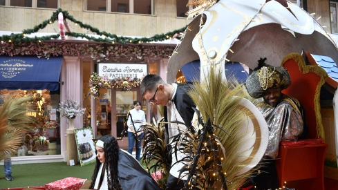 El Mago Chalupa cata su propio roscón en la Sandra Romero Patisserie de Ponferrada | Dani Merino