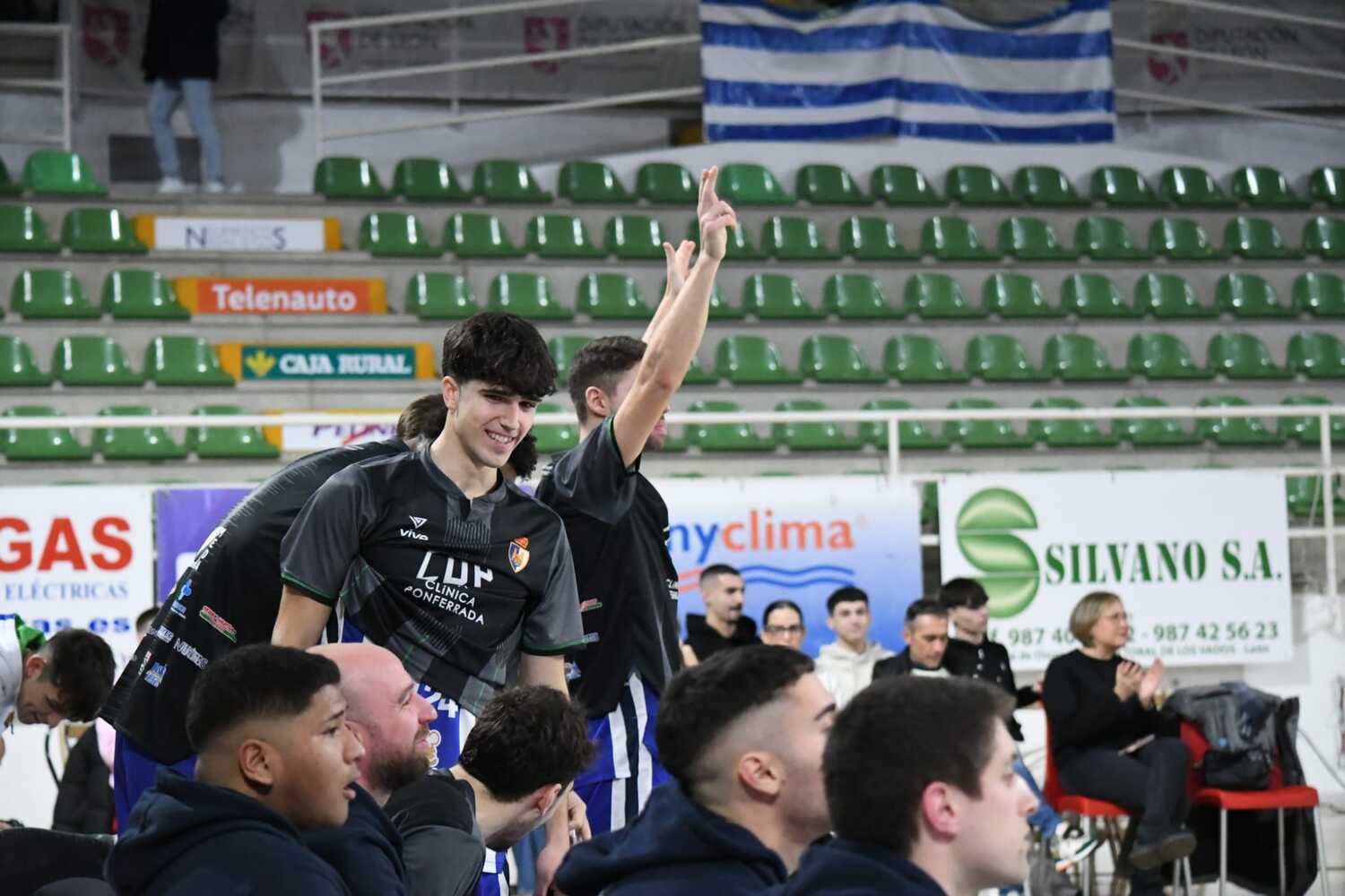 Derbi entre el Clínica Ponferrada y la Cultural Leonesa | Ginés Alonso Derbi entre el Clínica Ponferrada y la Cultural Leonesa | Ginés Alonso