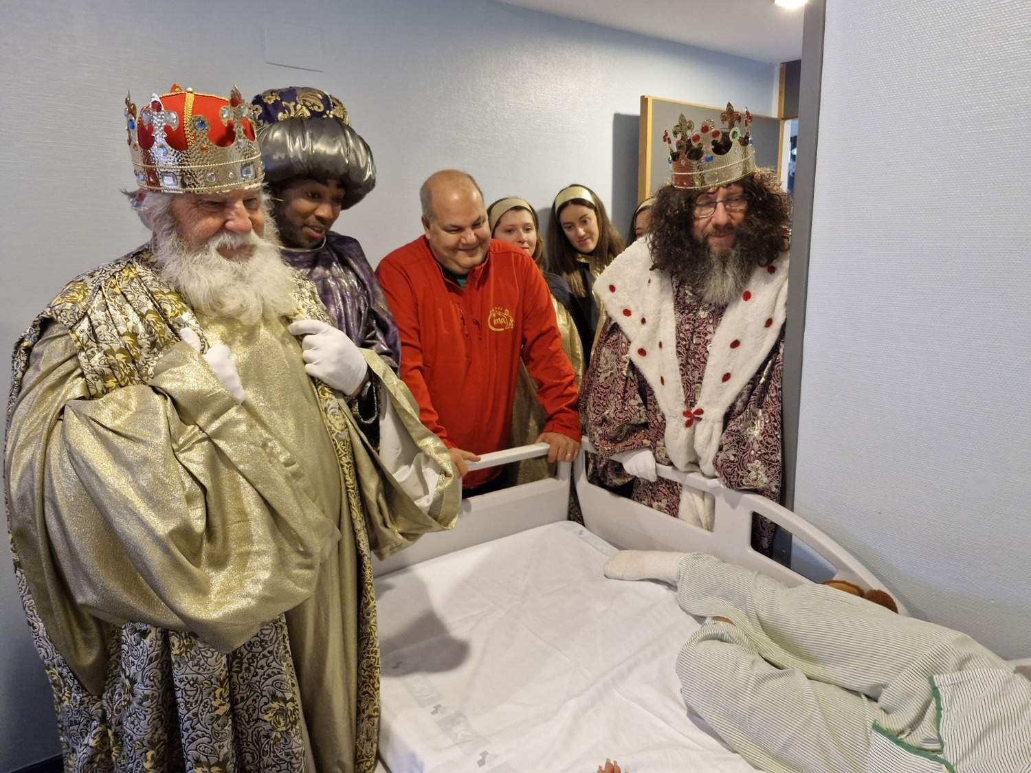 Visita de los Reyes Magos al Hospital del Bierzo