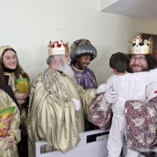Los Reyes Magos alegran a niños y mayores en el Hospital El Bierzo con su visita sorpresa