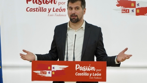 El secretario general del PSOE de Castilla y León, Luis Tudanca, anuncia su retirada