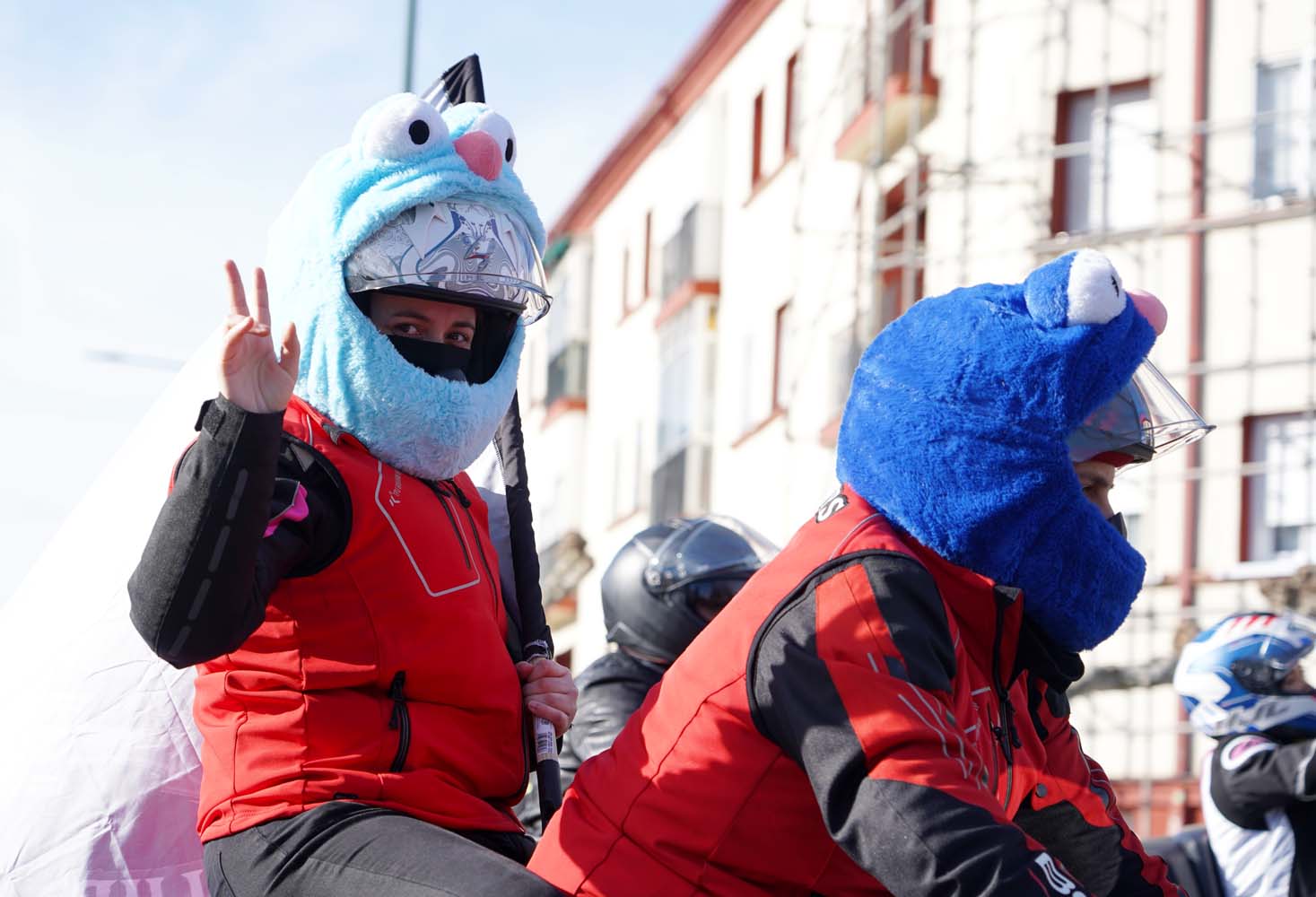 Valladolid vuelve a rugir con el desfile de banderas de Pingüinos 