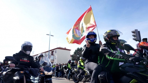 Valladolid vuelve a rugir con el desfile de banderas de Pingüinos 