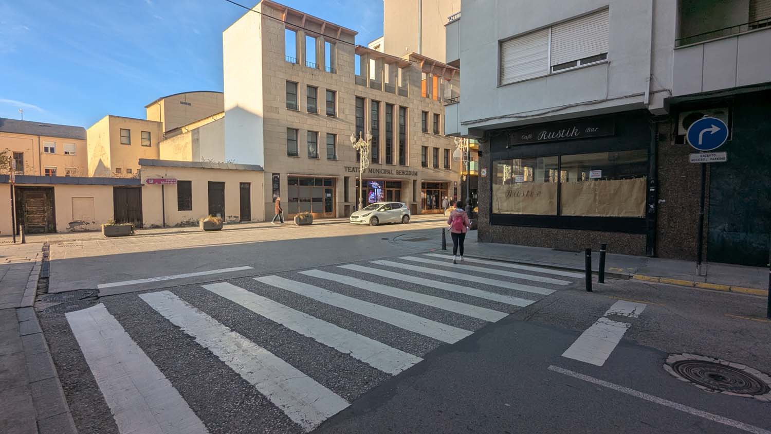 Obras de semipeatonalización de la calle Obispo Osmundo y el entorno del Bergidum (5)