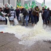 Peio García ICAL . La Alianza UPA Coag y Asaja organiza una concentración de protesta frente a la fábrica Lactiber de León