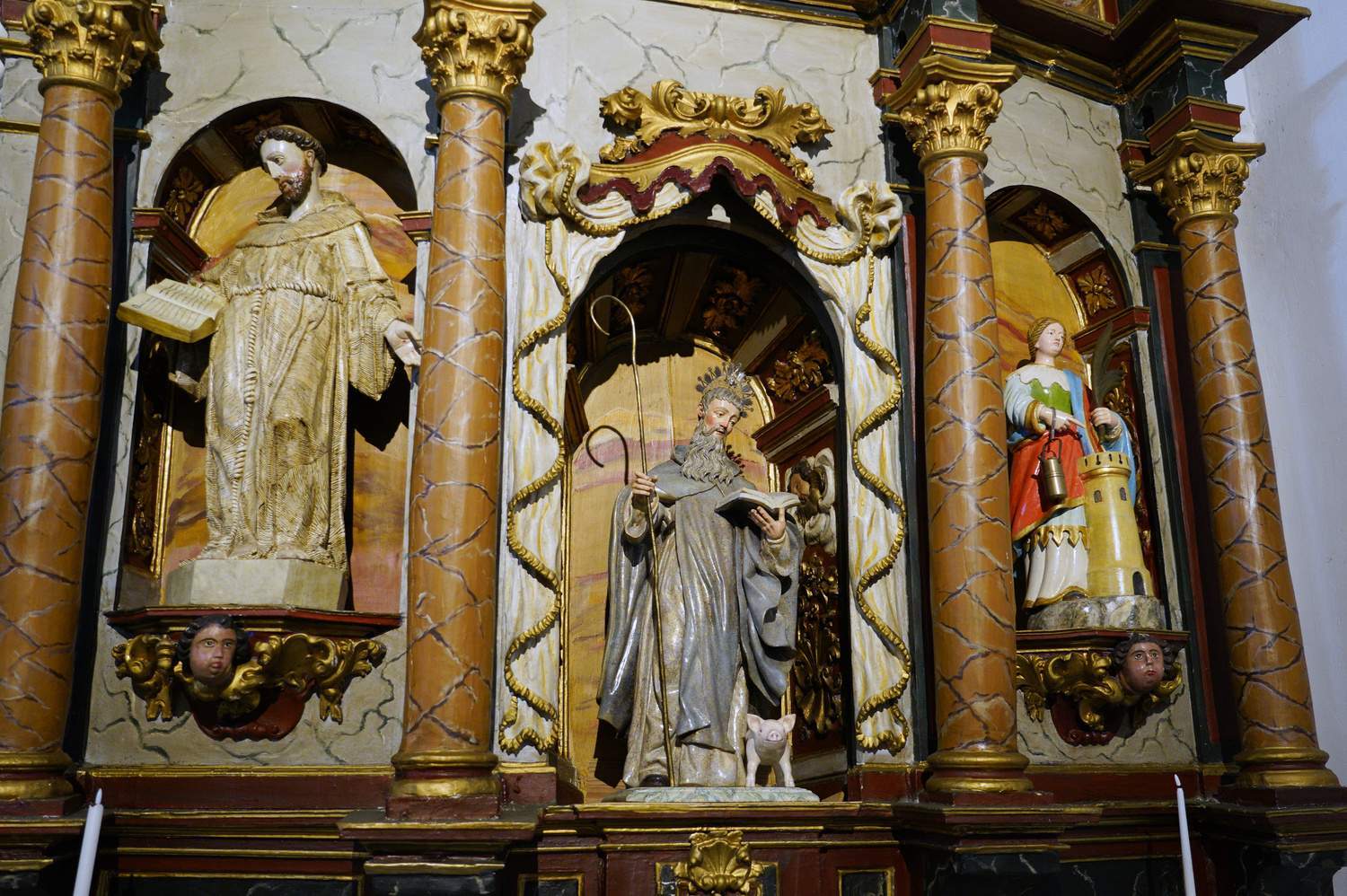 Las tallas de San Antonio y San Francisco de la antigua Ermita de San Antonio de Bembibre, custodiadas en el santuario del Santo Ecce-Homo | César Sánchez / ICAL Las tallas de San Antonio y San Francisco de la antigua Ermita de San Antonio de Bembibre, custodiadas en el santuario del Santo Ecce-Homo | César Sánchez / ICAL