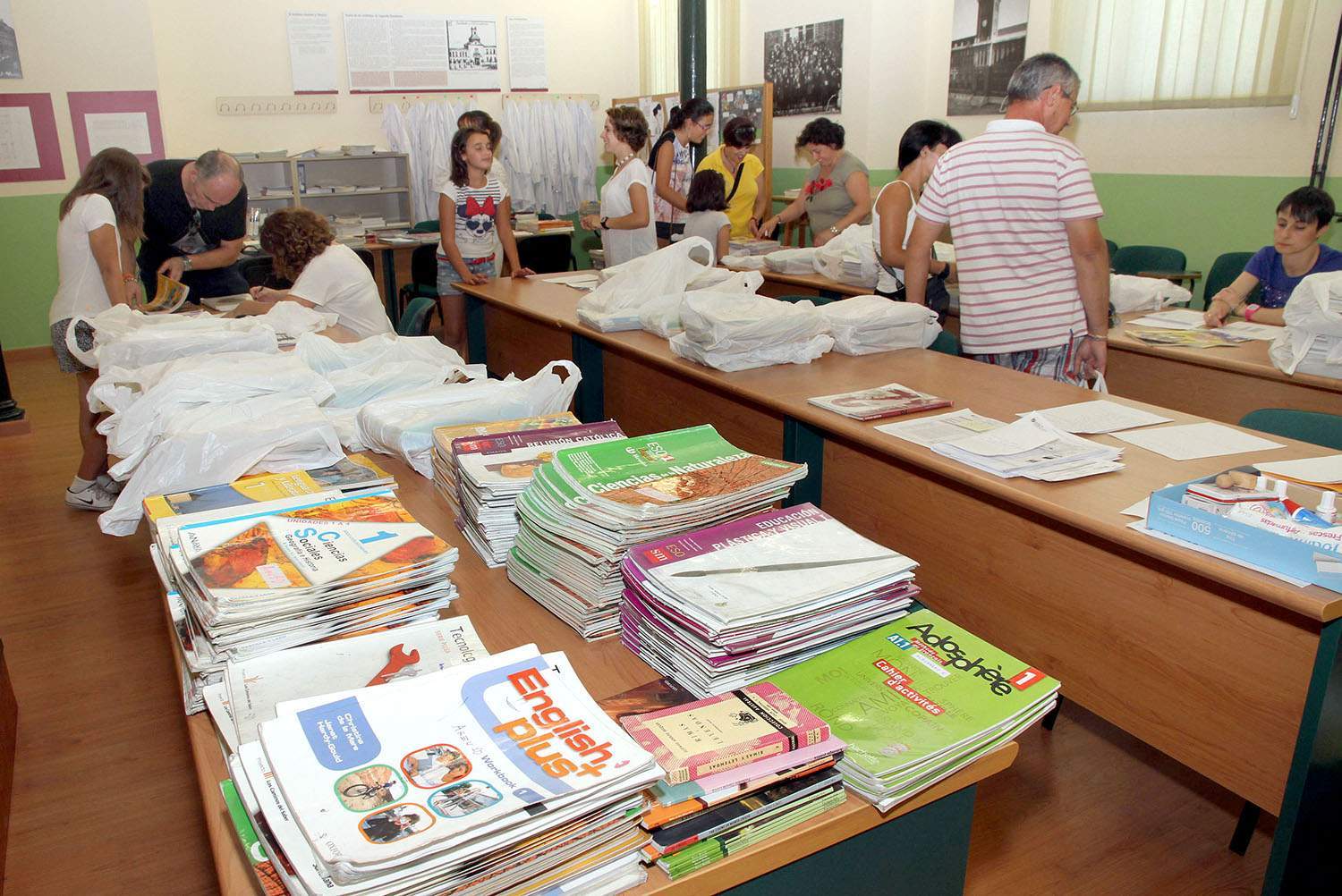 Brágimo ICAL . Programa Releo, de préstamo de libros de texto, en el Insituto Jorge Manrique Brágimo ICAL . Programa Releo, de préstamo de libros de texto, en el Insituto Jorge Manrique