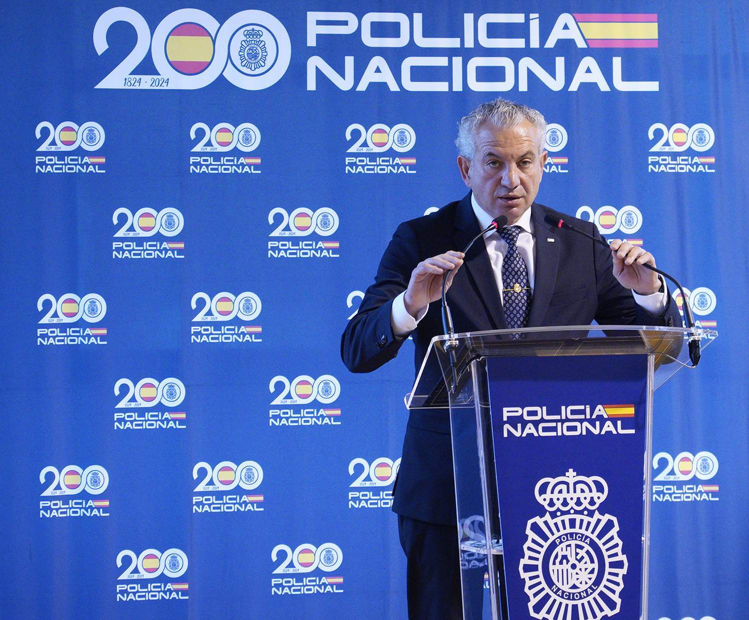 César Sánchez / ICAL. El delegado del Gobierno, Nicanor Sen, durante la toma de posesión del nuevo jefe de policía de la Comisaría Local de Ponferrada, Roberto Morán de Campo