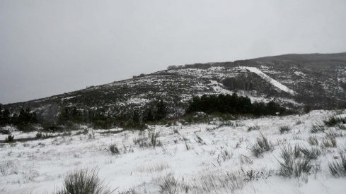 La borrasca Herminia deja un manto de nieve en San Cristobal de Valdueza  (36)
