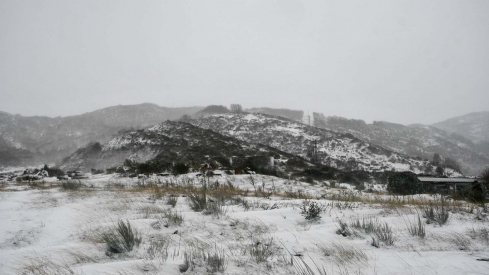 La borrasca Herminia deja un manto de nieve en San Cristobal de Valdueza  (35)