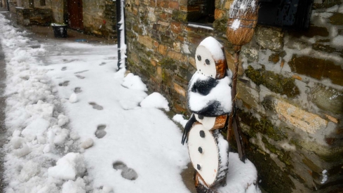 La borrasca Herminia deja un manto de nieve en San Cristobal de Valdueza  (25)