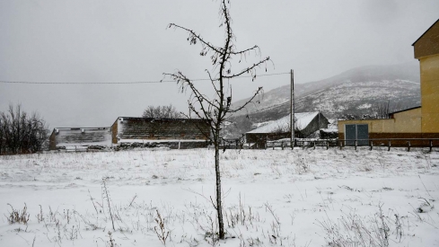 La borrasca Herminia deja un manto de nieve en San Cristobal de Valdueza  (2)