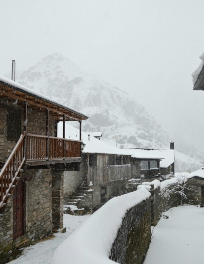 La borrasca Herminia deja un manto de nieve en Peñalba de Santiago