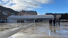 El colegio de Flores del Sil contará con un patio cubierto tras una inversión de 150.000 euros