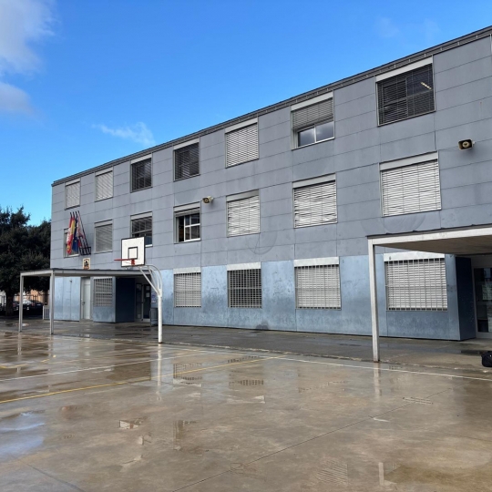 Colegio del barrio ponferradino de Flores del Sil