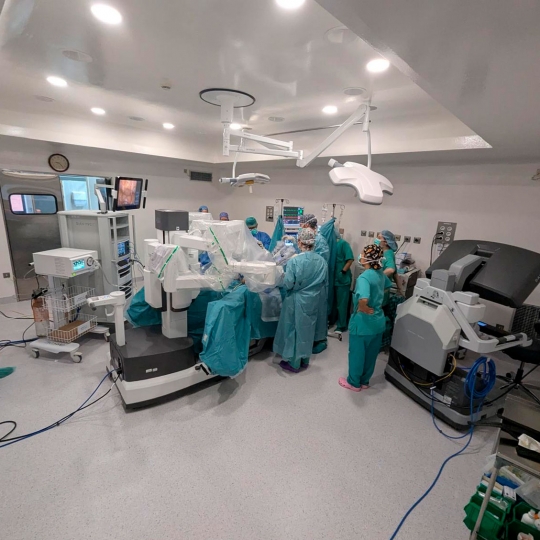 Primera operación con el robot Da Vinci en Hospital del Bierzo