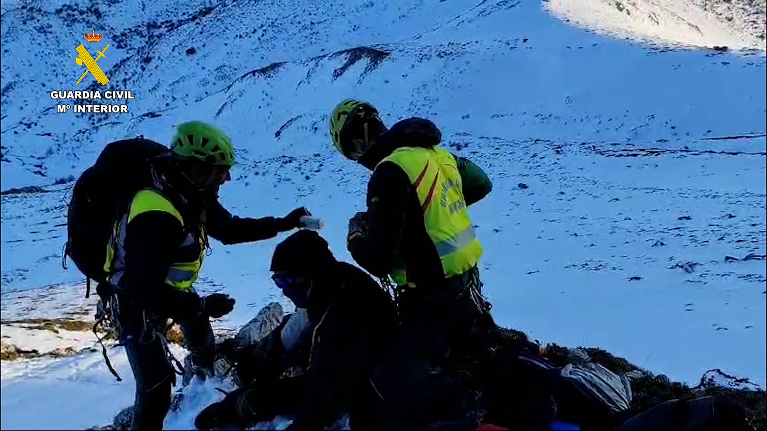 Rescatado un montañero con luxación de hombro en el pico Mortihuero Rescatado un montañero con luxación de hombro en el pico Mortihuero