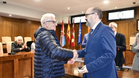  Imposición de insignias a los jubilados del Ayuntamiento de Ponferrada (26)