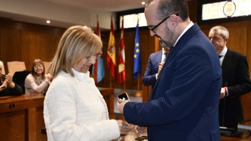  Imposición de insignias a los jubilados del Ayuntamiento de Ponferrada (25)