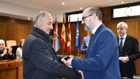  Imposición de insignias a los jubilados del Ayuntamiento de Ponferrada (23)