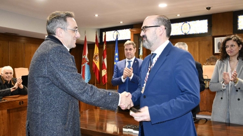  Imposición de insignias a los jubilados del Ayuntamiento de Ponferrada (17)