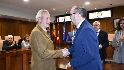  Imposición de insignias a los jubilados del Ayuntamiento de Ponferrada (16)