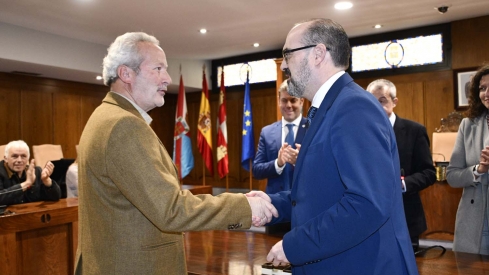  Imposición de insignias a los jubilados del Ayuntamiento de Ponferrada (15)