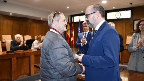  Imposición de insignias a los jubilados del Ayuntamiento de Ponferrada (14)