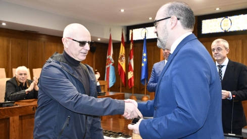  Imposición de insignias a los jubilados del Ayuntamiento de Ponferrada (12)