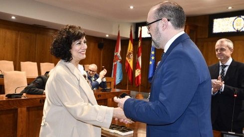  Imposición de insignias a los jubilados del Ayuntamiento de Ponferrada (11)