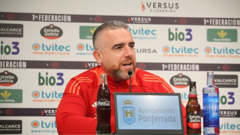 Javier Rey, entrenador de la Sociedad Deportiva Ponferradina Javier Rey, entrenador de la Sociedad Deportiva Ponferradina