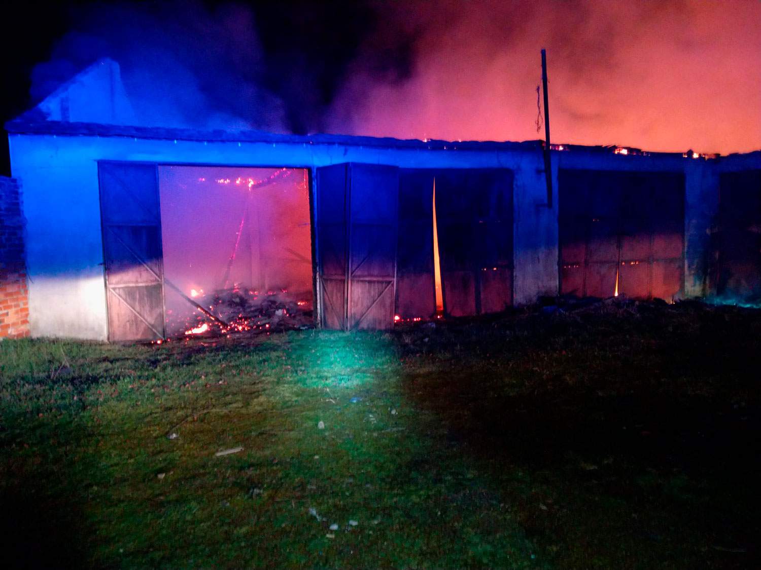 Así se encontraron la nave abandonada los bomberos a su llegada 