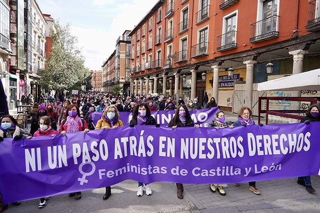 El movimiento feminista sale a la calle para que los derechos de las ...