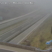 La niebla dificulta la circulación en la A-6 enter Almázcara y Carracedo del Monasterio
