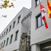 Fachada de los Juzgados de Ponferrada | Piden 4 años de cárcel a una mujer en El Bierzo por apropiarse de 100.000 € de la herencia de su hermana fallecida