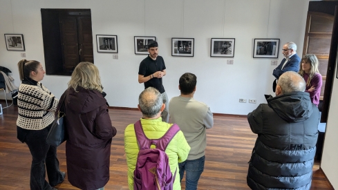 Exposición 'Rostros en Tránsito' en Cacabelos (1)