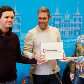 César Sánchez / ICAL . El concejal de Turismo de Ponferrada, Iván Alonso (C), junto a los técnicos de la concejalía, Miguel Reguera (I), y Laura Hurtado, durante su comparecencia para informar sobre los datos turísticos de la ciudad