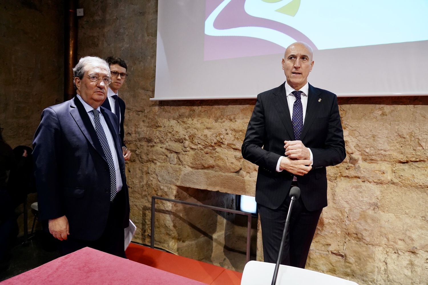 Presentación del informe jurídico sobre el proceso de autonomía para León | Campillo / ICAL