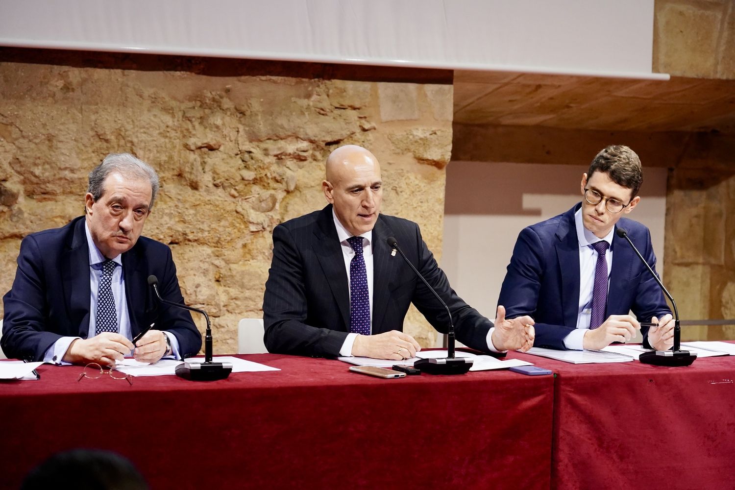 Presentación del informe jurídico sobre el proceso de autonomía para León | Campillo / ICAL