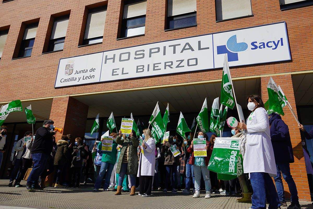 Concentración de las enfermeras del hospital del Bierzo organizado por el sindicato SATSE Concentración de las enfermeras del hospital del Bierzo organizado por el sindicato SATSE