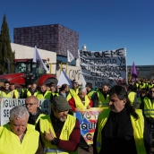 Miriam Chacón / ICAL . Agricultores y ganaderos de CyL se movilizan ante las Cortes para exigir la derogación del Pacto Verde y medidas similares a las acordadas para Cataluña