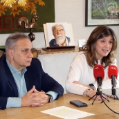 Peio García / ICAL . El director-gerente de la Fundación y sobrino del escritor, Joaquín Otero, con la rectora de la Universidad de León, Nuria González