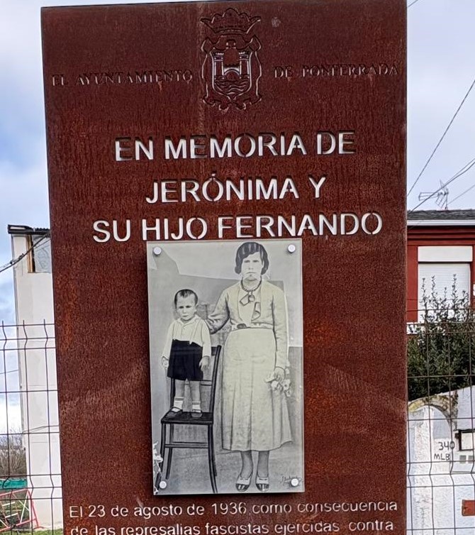 Estado del monolito tras la restauración de la fotografia