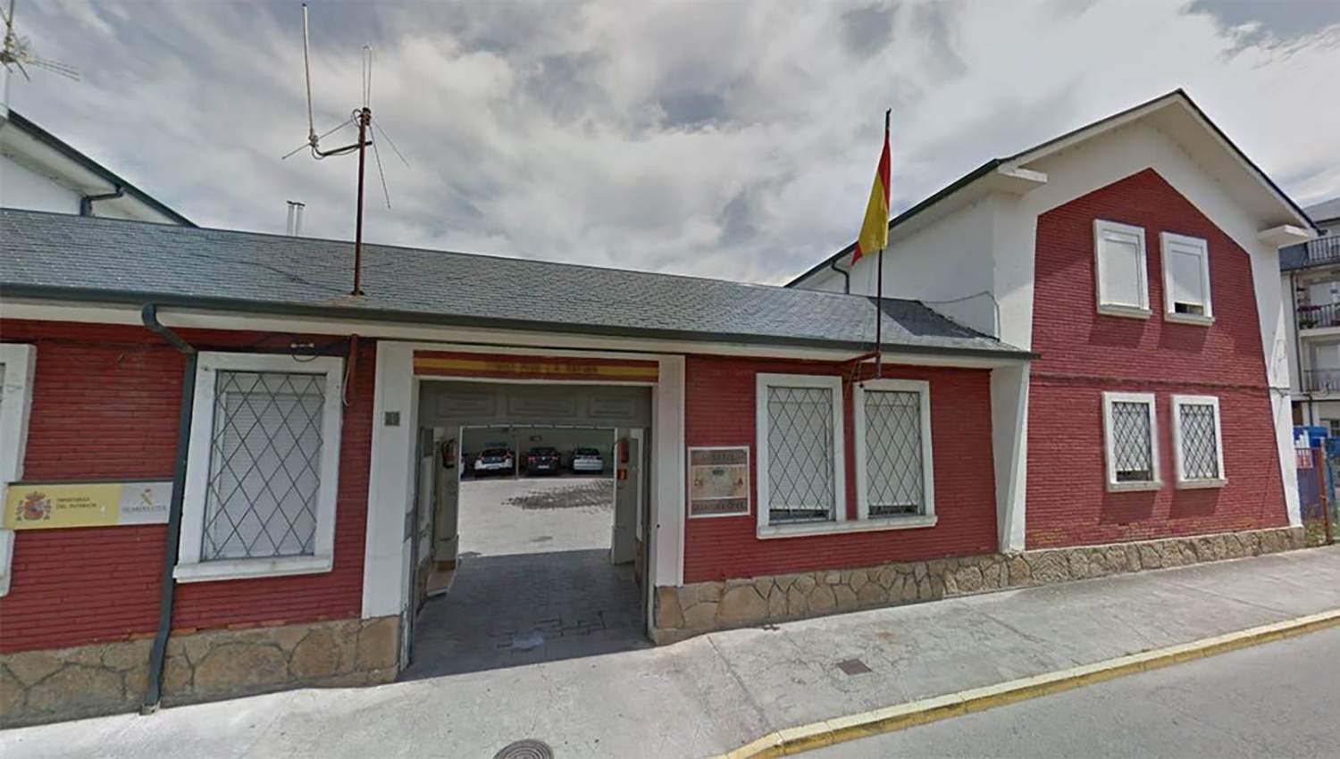 Cuartel de la Guardia Civil de Cacabelos Cuartel de la Guardia Civil de Cacabelos