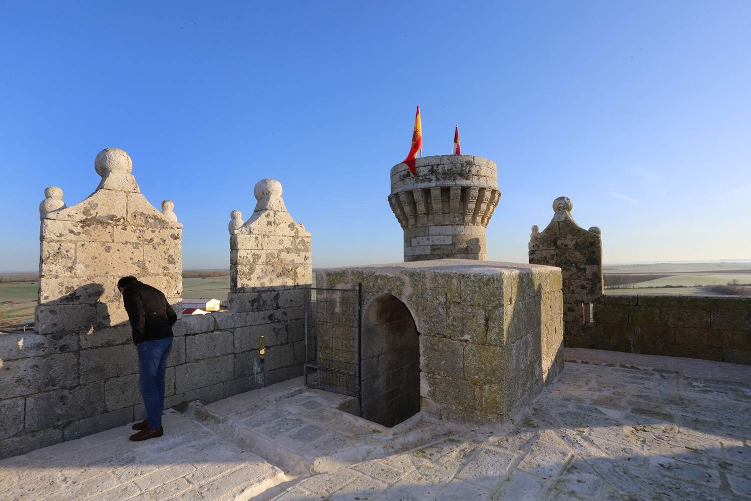 Brágimo / ICAL . Castillo de Belmonte de Campos (Palencia)