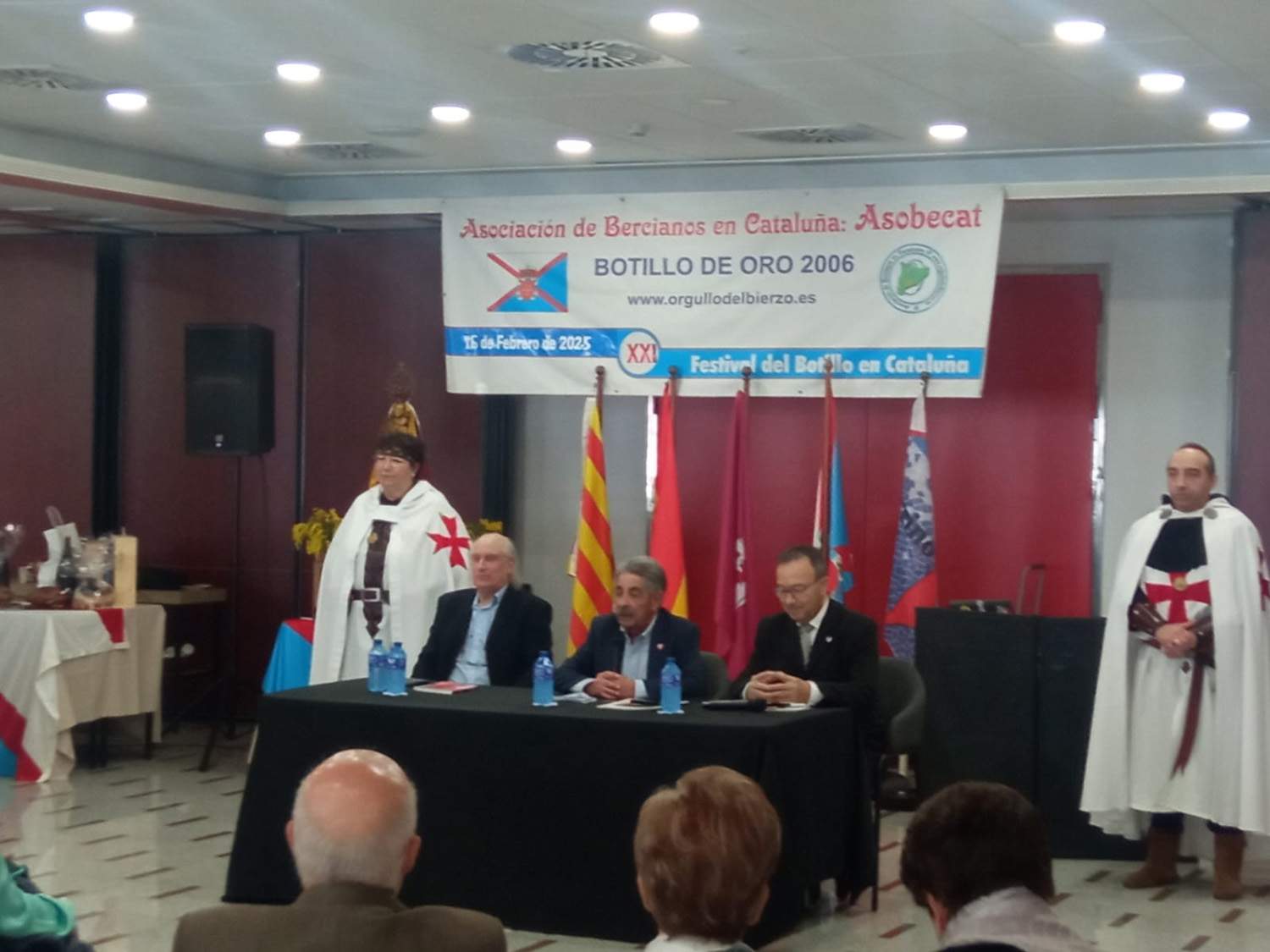 Los bercianos en Cataluña celebraron un botillo de récord presidido por la Virgen de la Encina para rendir homenaje a Silvia Nogaledo y Aurora Rodríguez