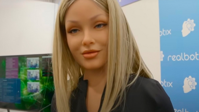 Aria el robot humanoide para la compañía 