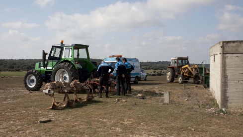 Archivo. Un hombre queda atrapado entre los aperos de su tractor en Carrascal de Barregas (Salamanca)