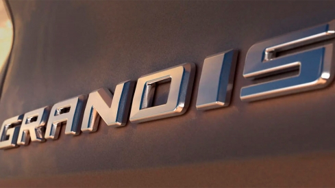 Mitsubishi SUV Grandis (1)